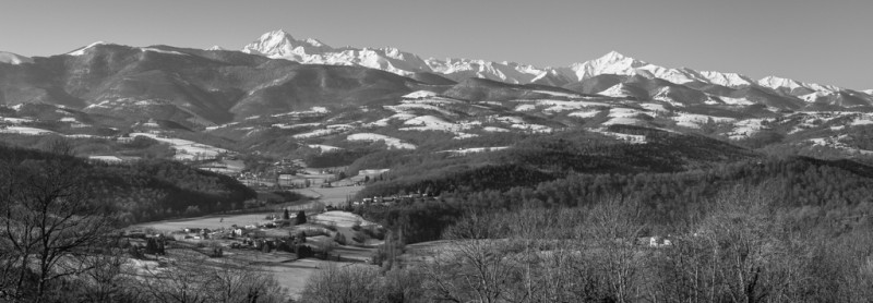 Chaîne des Pyrénées depuis Mauvezin Chaîne des Pyrénées depuis Mauvezin